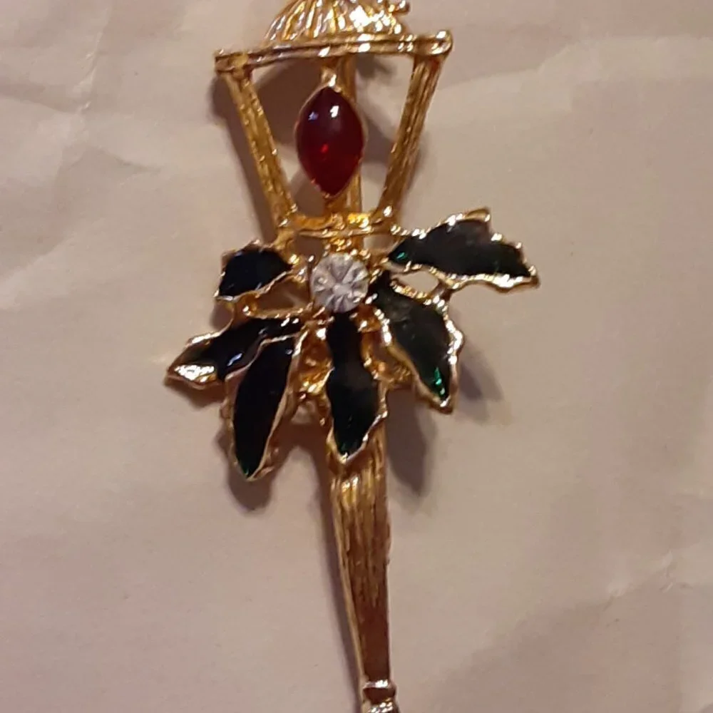 Gold  Streetlamp Brooch